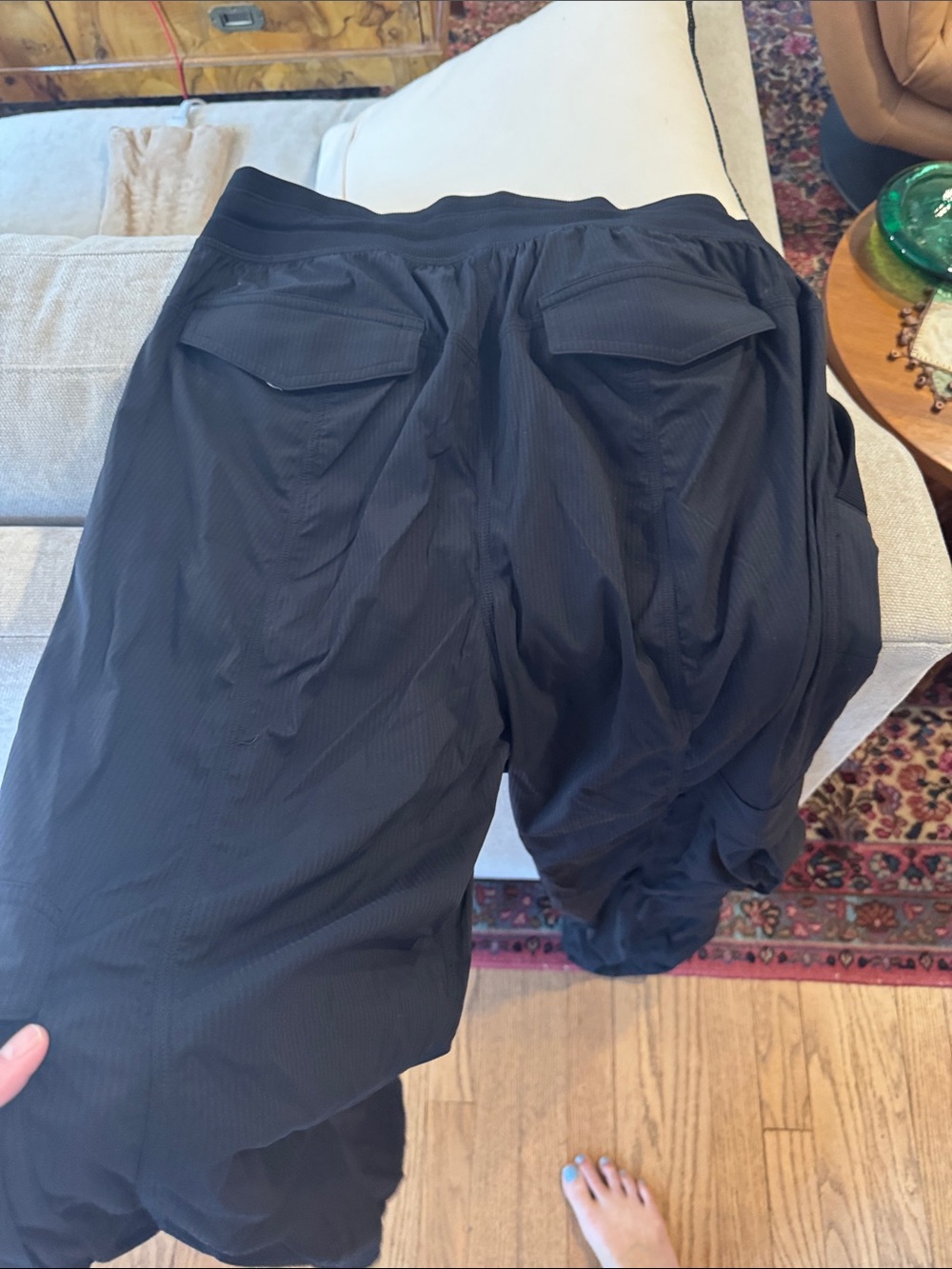Lululemon athletica Women’s Black Cargo Joggers worn two or three times! - Picture 3 of 4